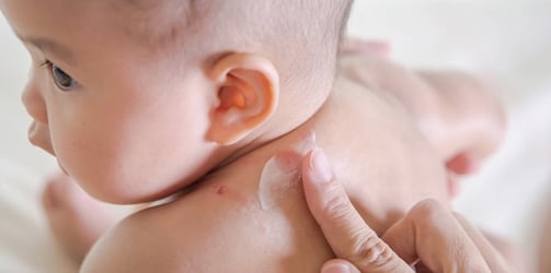 baby dove article 1 massage lead image - How to Care Sensitive Newborn Skin
